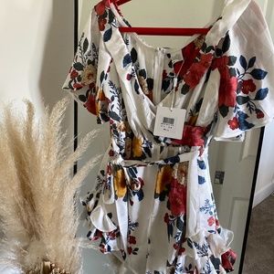 Selfie Leslie | Flirty floral romper